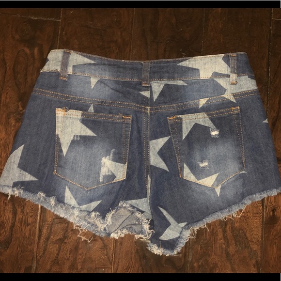 Distressed Star Shorts✨ - Picture 2 of 3